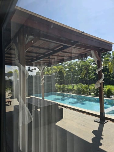ប៉ឺហ្គោឡាឈើដ៏អស្ចារ្យមួយ / Pergola en bois