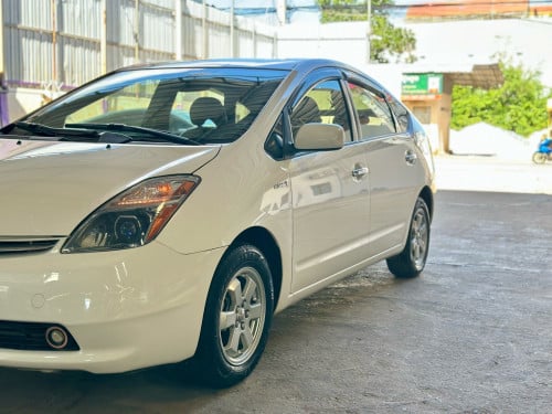 ឡានលក់ Prius 06 full no map ពណ័ស