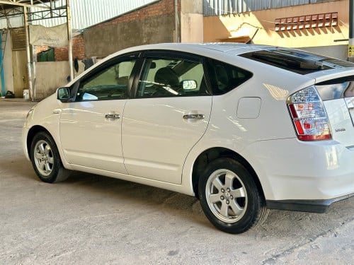 ឡានលក់ Prius 06 full no map ពណ័ស
