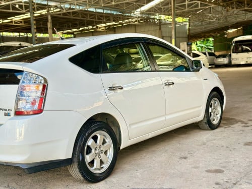 ឡានលក់ Prius 06 full no map ពណ័ស