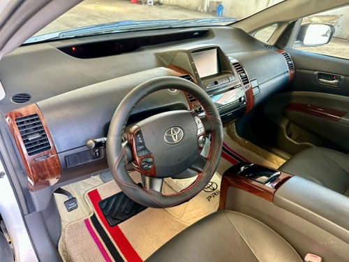 ឡានលក់ Prius 06 full no map ពណ័ស