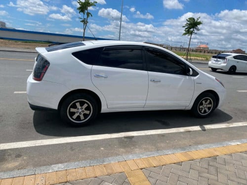 ឡានស្អាត Prius ឆ្នាំ2006