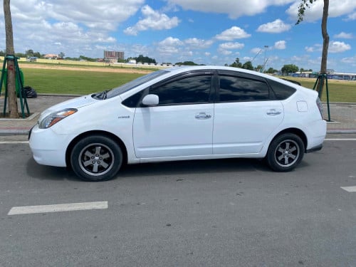 ឡានស្អាត Prius ឆ្នាំ2006