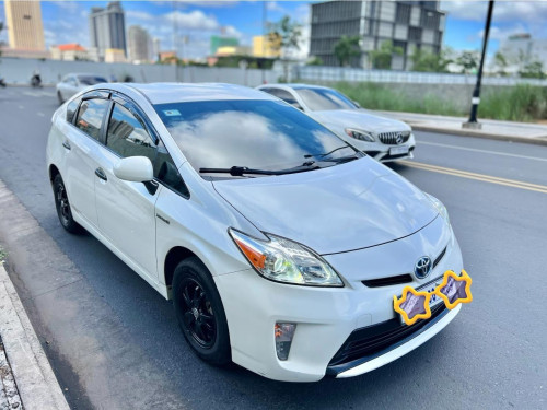 𝗧𝗼𝘆𝗼𝘁𝗮 Prius Option 3Model : 2012 ពណ៌ សកាំមៃ