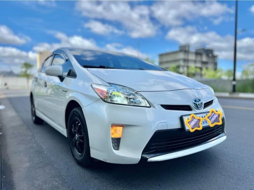 𝗧𝗼𝘆𝗼𝘁𝗮 Prius Option 3Model : 2012 ពណ៌ សកាំមៃ