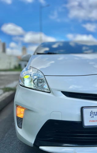 𝗧𝗼𝘆𝗼𝘁𝗮 Prius Option 3Model : 2012 ពណ៌ សកាំមៃ