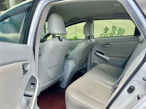 𝗧𝗼𝘆𝗼𝘁𝗮 Prius Option 3Model : 2012 ពណ៌ សកាំមៃ