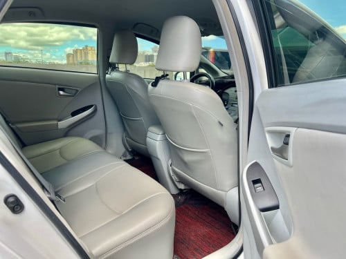 𝗧𝗼𝘆𝗼𝘁𝗮 Prius Option 3Model : 2012 ពណ៌ សកាំមៃ