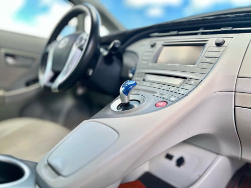 𝗧𝗼𝘆𝗼𝘁𝗮 Prius Option 3Model : 2012 ពណ៌ សកាំមៃ