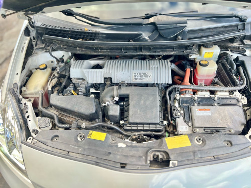 𝗧𝗼𝘆𝗼𝘁𝗮 Prius Option 3Model : 2012 ពណ៌ សកាំមៃ