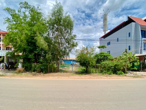 ដីអាជីវកម្ម ១គីឡូ ពីផ្សារចាស់ Pub Street ក្នុងក្រុងសៀមរាប