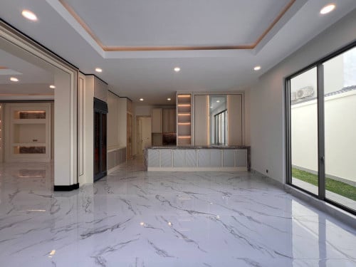 វីឡាឃ្វីនម៉ូដថ្មី Queen Modern Villa សម្រាប់លក់
