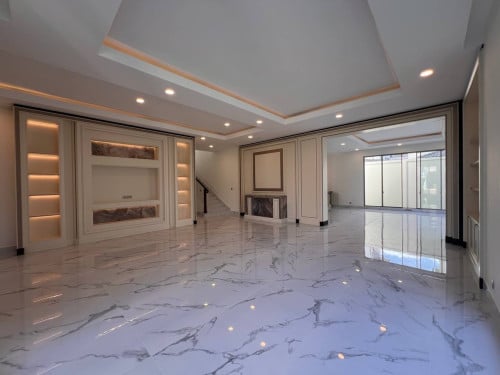 វីឡាឃ្វីនម៉ូដថ្មី Queen Modern Villa សម្រាប់លក់
