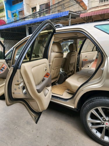លក់RX300 ឆ្នាំ03 ខ​ច.រំលោះសុទ្ធរឺវ៉ៃដូរបាន.គ្រប់សារីនឹងខេត្ត