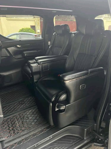 លក់Toyota Alphard 2017 V4ប៉ុង1ទ្វារអូតូដំបូលបើកក្នុងខ្មៅម៉ាសុីននឹងជើងក្រោមនៅដំណើរកា