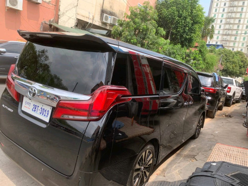 លក់Toyota Alphard 2017 V4ប៉ុង1ទ្វារអូតូដំបូលបើកក្នុងខ្មៅម៉ាសុីននឹងជើងក្រោមនៅដំណើរកា