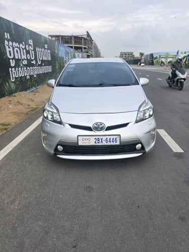 លកឡានមួយ Toyota prius 2012អប់សិន5 Plug in Fullសុីនមួយជំុម្ចាស់ដេីមទីមួយ