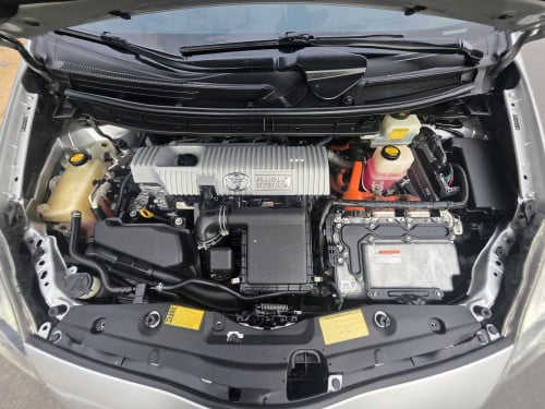 លកឡានមួយ Toyota prius 2012អប់សិន5 Plug in Fullសុីនមួយជំុម្ចាស់ដេីមទីមួយ