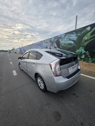 លកឡានមួយ Toyota prius 2012អប់សិន5 Plug in Fullសុីនមួយជំុម្ចាស់ដេីមទីមួយ