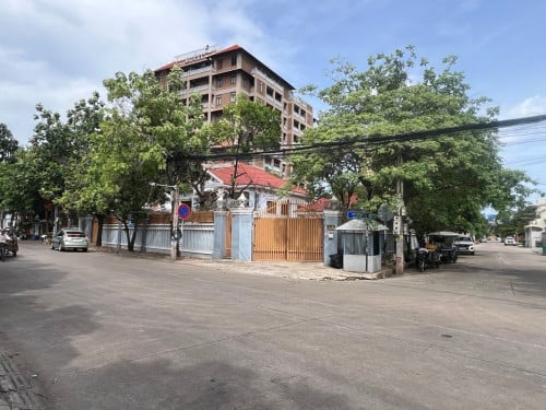 ផ្ទះវីឡាសម្រាប់ជួលនៅទួលគោក/ Villa for rent at Toul Kork