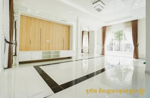 វីឡាទោល មរកតលក់បន្ទាន់/Villa for Sale urgently (បុរី វិមានភ្នំពេញ គំរោង៩)