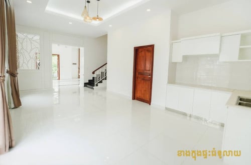 វីឡាទោល មរកតលក់បន្ទាន់/Villa for Sale urgently (បុរី វិមានភ្នំពេញ គំរោង៩)