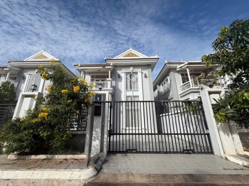វីឡាទោល មរកតលក់បន្ទាន់/Villa for Sale urgently (បុរី វិមានភ្នំពេញ គំរោង៩)