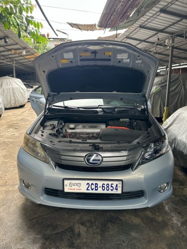 18700$ Lexus HS 250h 010 option premium (haft full)