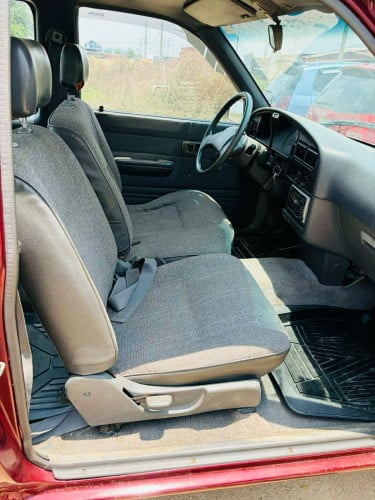 1991 Toyota Hilux pong1