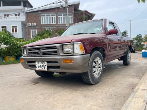 1991 Toyota Hilux pong1