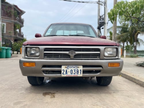 1991 Toyota Hilux pong1