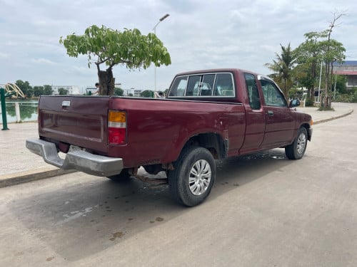 1991 Toyota Hilux pong1