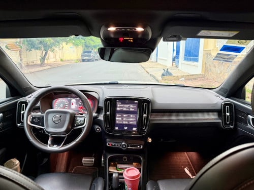 2020 Volvo XC40 R.design full ម្ចាស់ដើមទិញថ្មីខ្លាញ់គោ(70000$)