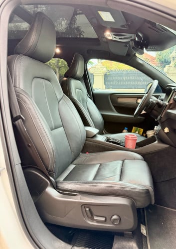 2020 Volvo XC40 R.design full ម្ចាស់ដើមទិញថ្មីខ្លាញ់គោ(70000$)