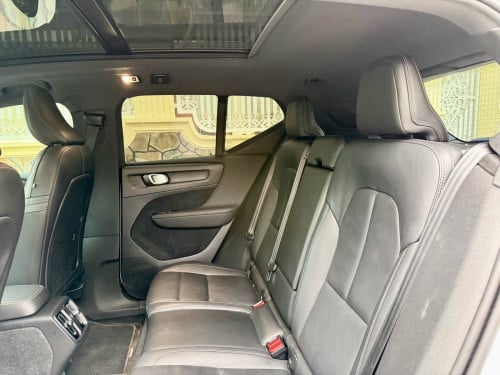 2020 Volvo XC40 R.design full ម្ចាស់ដើមទិញថ្មីខ្លាញ់គោ(70000$)