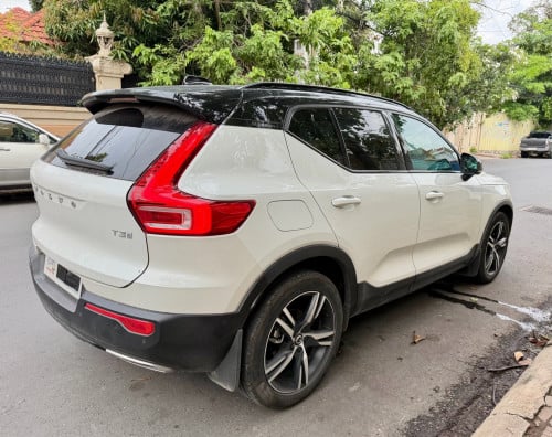 2020 Volvo XC40 R.design full ម្ចាស់ដើមទិញថ្មីខ្លាញ់គោ(70000$)