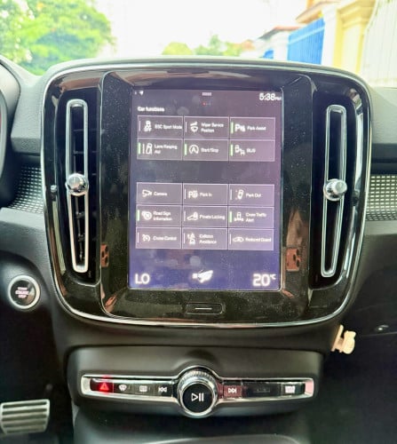 2020 Volvo XC40 R.design full ម្ចាស់ដើមទិញថ្មីខ្លាញ់គោ(70000$)