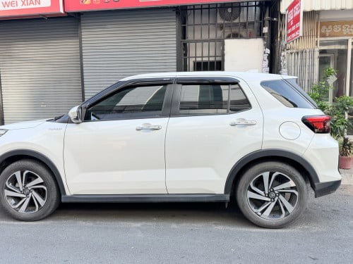 2023Toyota Raizeអត់ប៉ះអត់បុក នៅស្គតមួយជុំ សោរ2គ្រាប់ ម្ចាស់ដើមអ្នកធ្វើការធនាគា(free កាត់ឈ្មោះជូន)