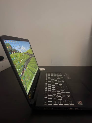 Acer Nitro 5  AMD ryzen 7 តម្លៃ 290$