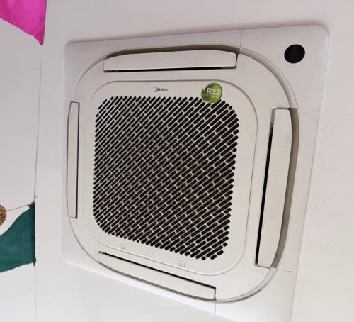 Air conditioner Midea 2.5hp ថ្មី 90%