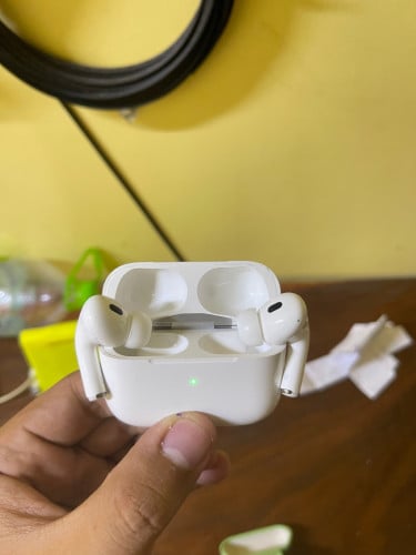 Airpod pro 2 used free ដុំសាកIphone