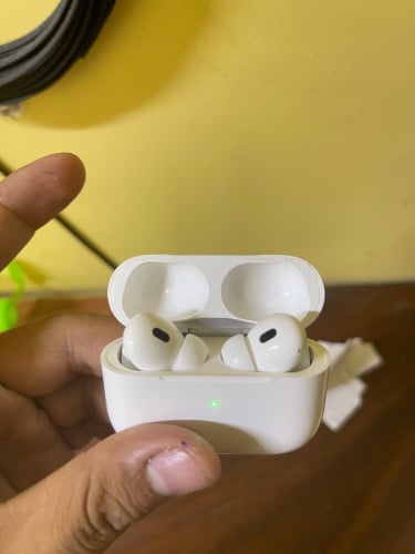 Airpod pro 2 used free ដុំសាកIphone