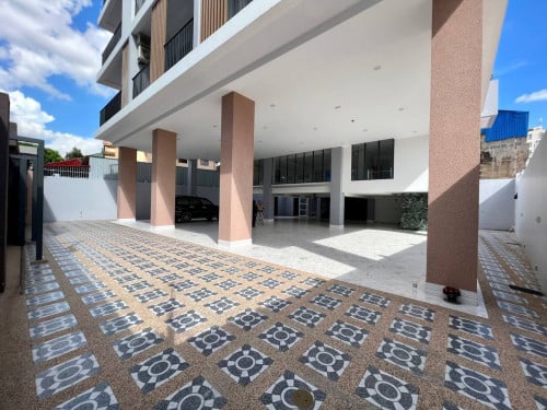 Apartment Building for Sale in Phsar Daeum Thkov Area