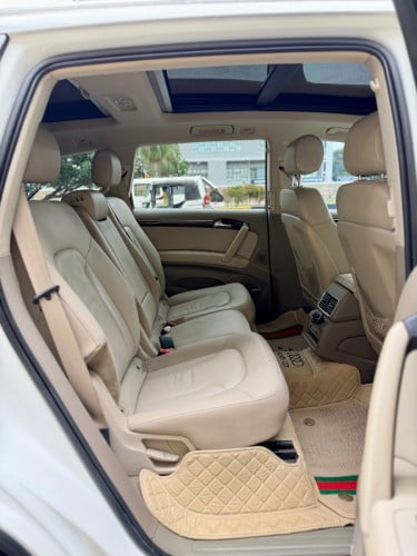Audi Q7 011 ម៉ាស៊ូត នៅថ្មីខ្លាំងសុំណុំសុីន ក្នុងលឿង✅