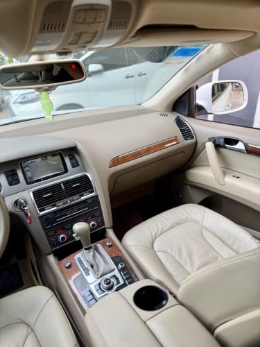 Audi Q7 011 ម៉ាស៊ូត នៅថ្មីខ្លាំងសុំណុំសុីន ក្នុងលឿង✅