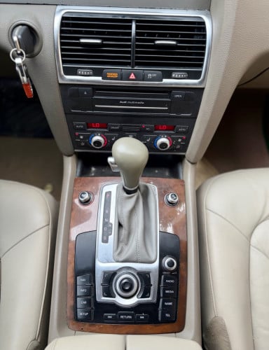 Audi Q7 011 ម៉ាស៊ូត នៅថ្មីខ្លាំងសុំណុំសុីន ក្នុងលឿង✅