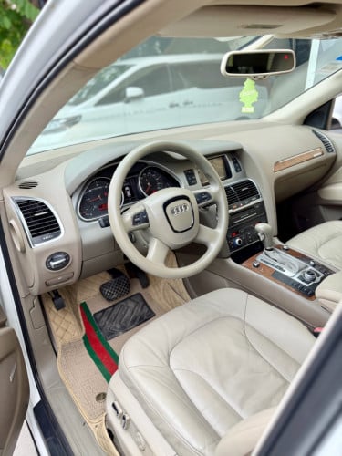Audi Q7 011 ម៉ាស៊ូត នៅថ្មីខ្លាំងសុំណុំសុីន ក្នុងលឿង✅