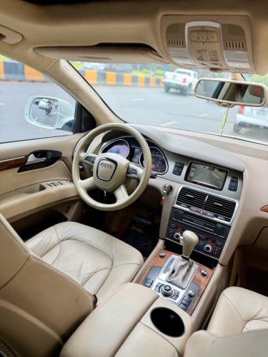 Audi Q7 011 ម៉ាស៊ូត នៅថ្មីខ្លាំងសុំណុំសុីន ក្នុងលឿង✅