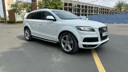 Audi Q7ឆ្នាំ 2013 Full optionម៉ាស៊ូត ដំបូលបើក កៅអីបីជួរ លក់ 14700$ចចារ ចង់បង់រំលោះក៏បាន