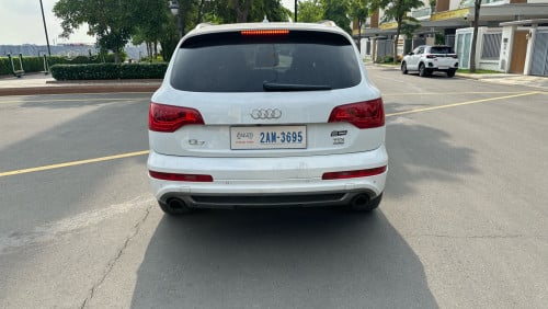 Audi Q7ឆ្នាំ 2013 Full optionម៉ាស៊ូត ដំបូលបើក កៅអីបីជួរ លក់ 14700$ចចារ ចង់បង់រំលោះក៏បាន